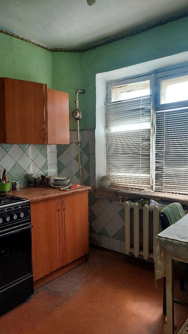 Продам 3-кімнатну квартиру. Вул.8-Березня,18.
