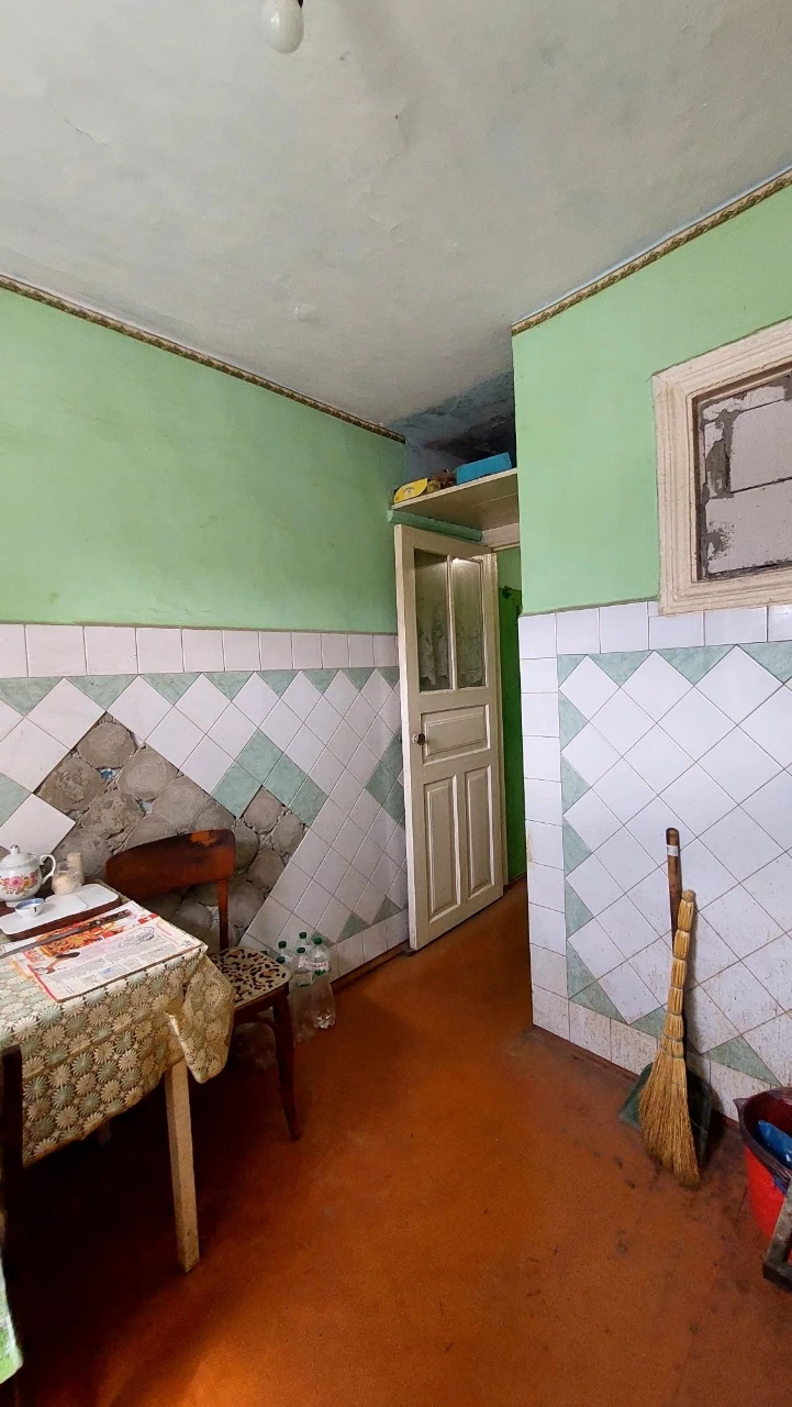 Продам 3-кімнатну квартиру. Вул.8-Березня,18.