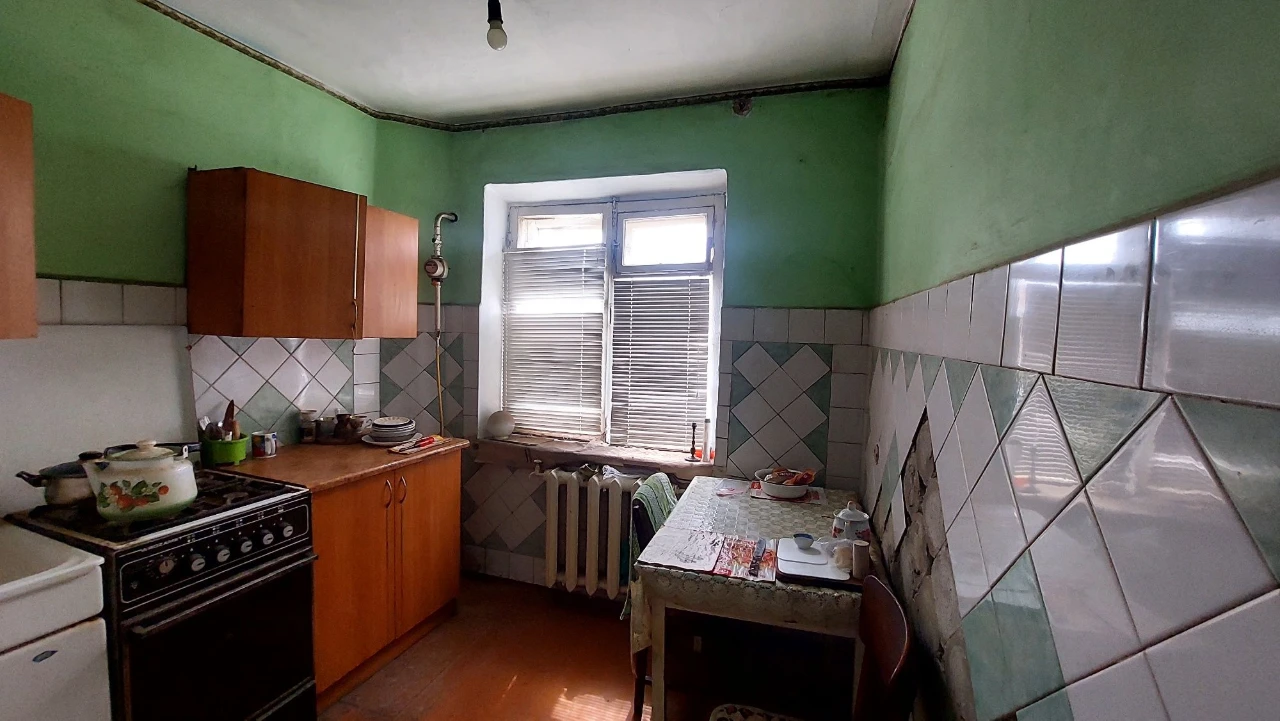 Продам 3-кімнатну квартиру. Вул.8-Березня,18.
