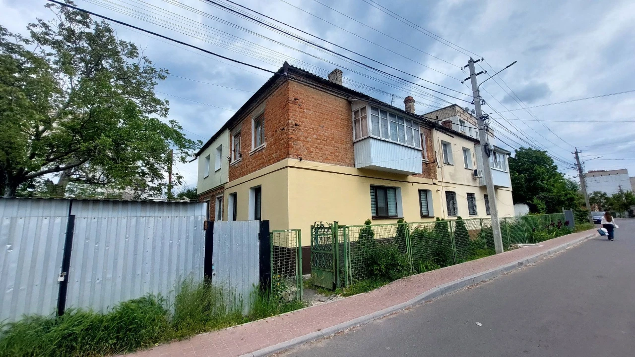 Продам 3-кімнатну квартиру. Вул.8-Березня,18.