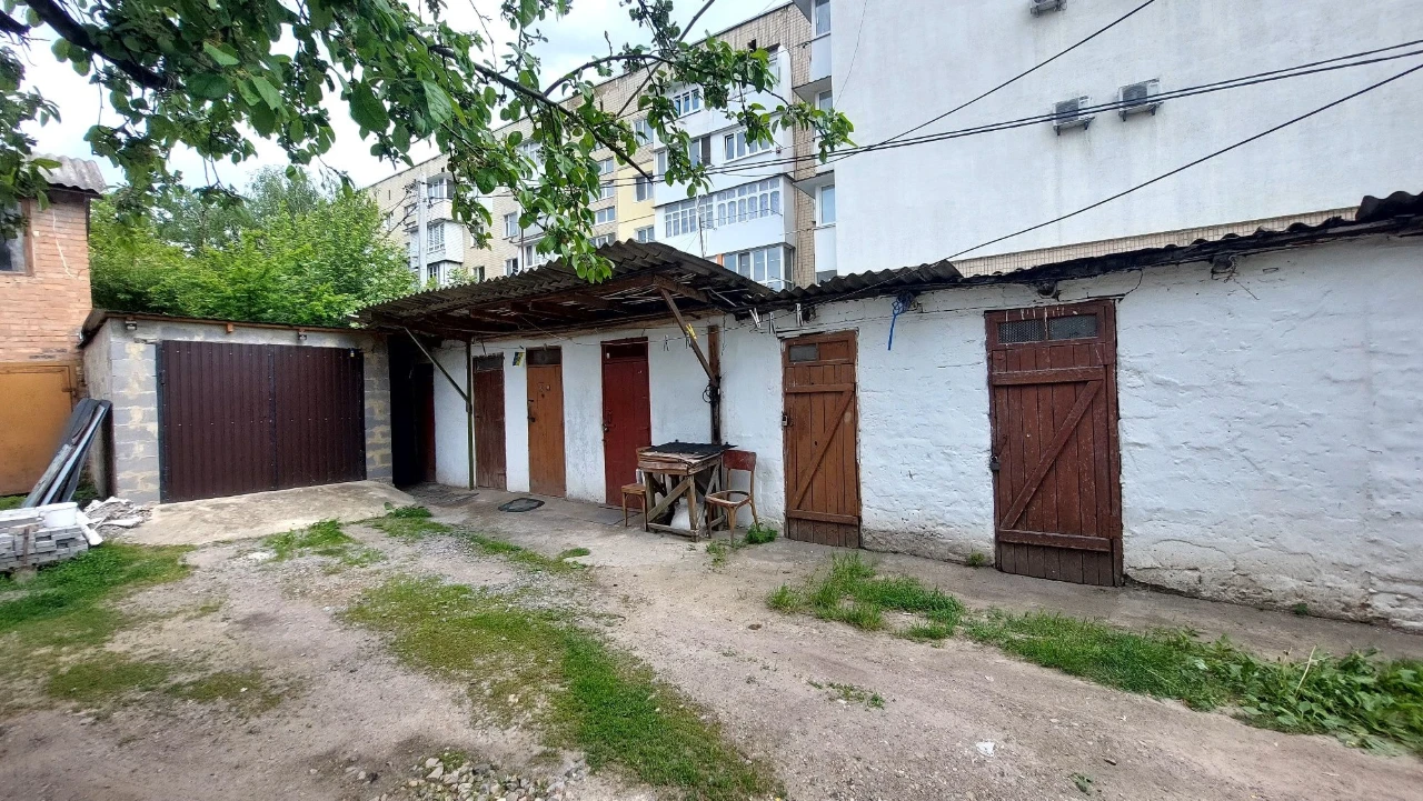 Продам 3-кімнатну квартиру. Вул.8-Березня,18.