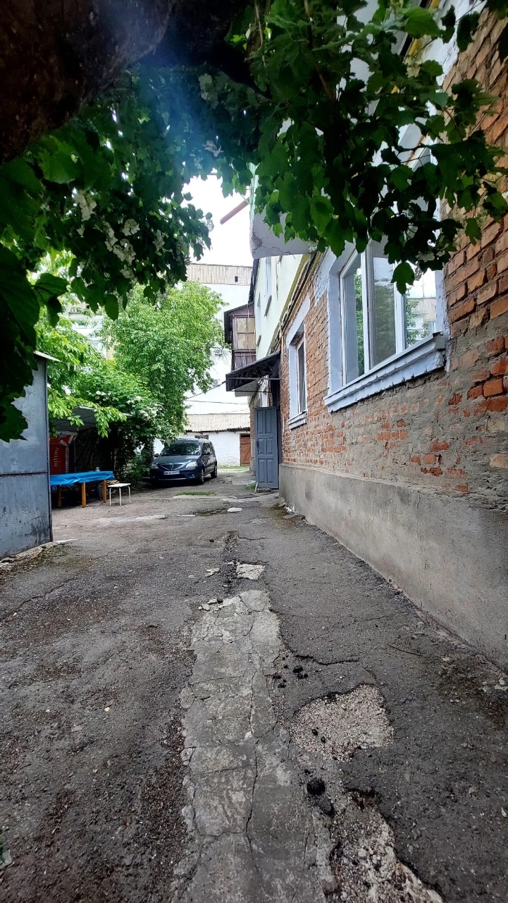 Продам 3-кімнатну квартиру. Вул.8-Березня,18.