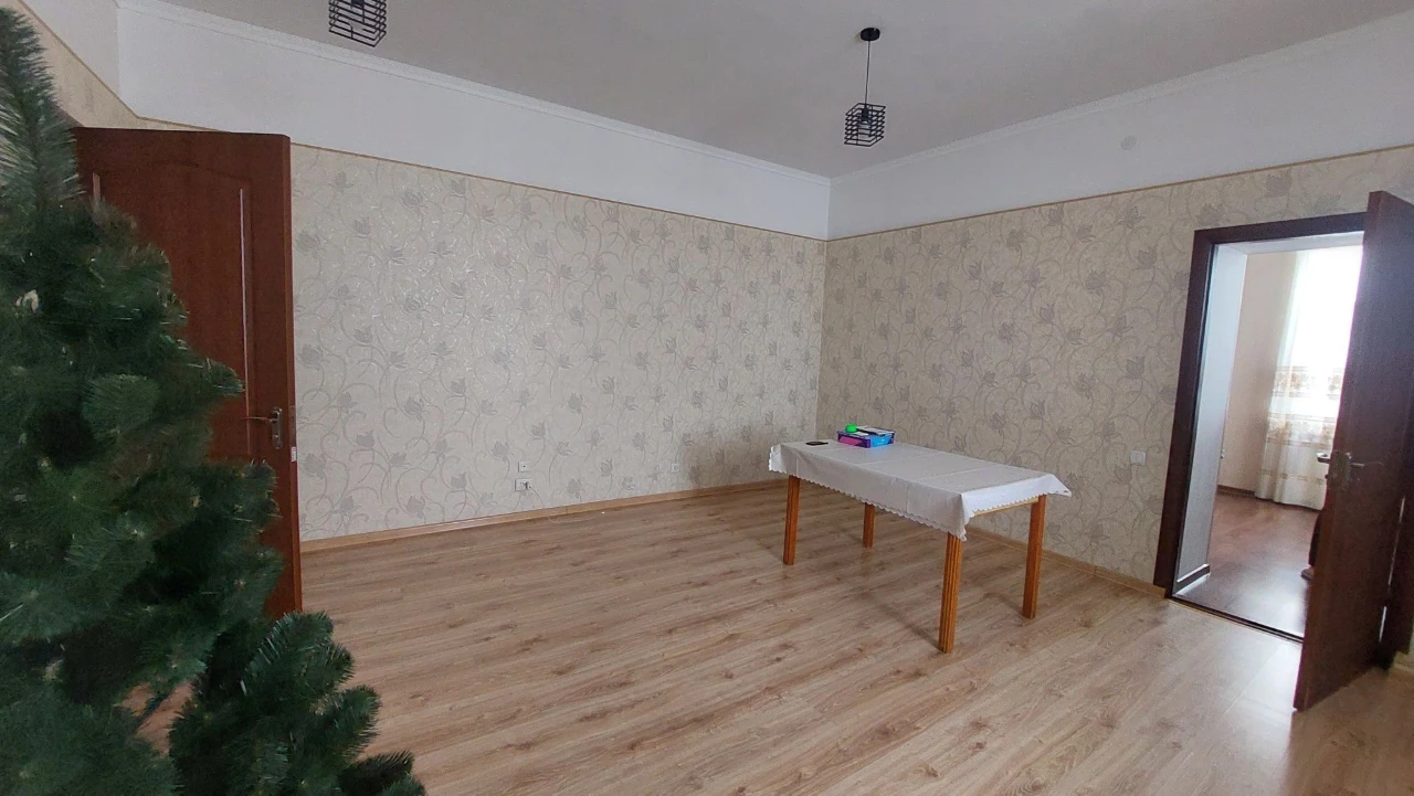 Продам 2-кімнатну квартиру. Вул.Дорошенка,12.