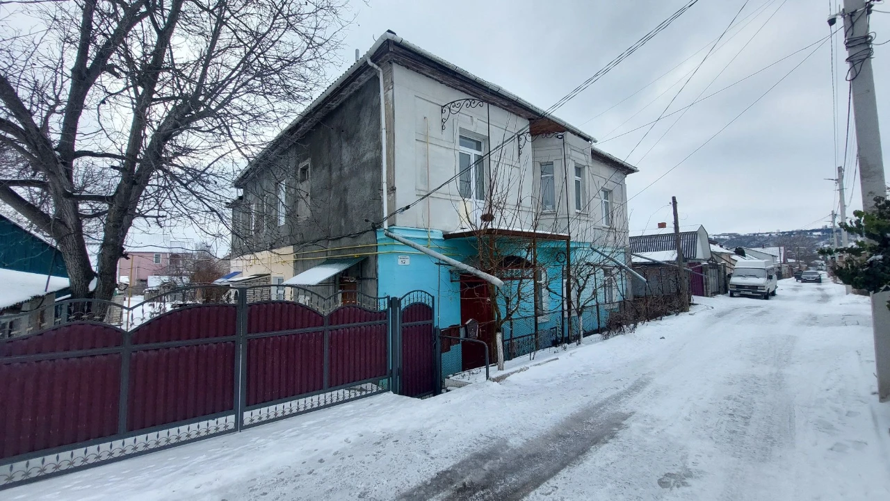 Продам 2-кімнатну квартиру. Вул.Дорошенка,12.