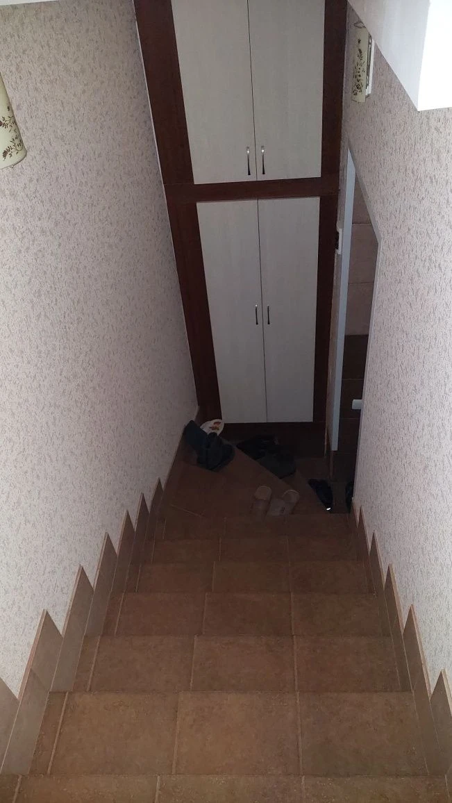 Продам 2-кімнатну квартиру. Вул.Дорошенка,12.