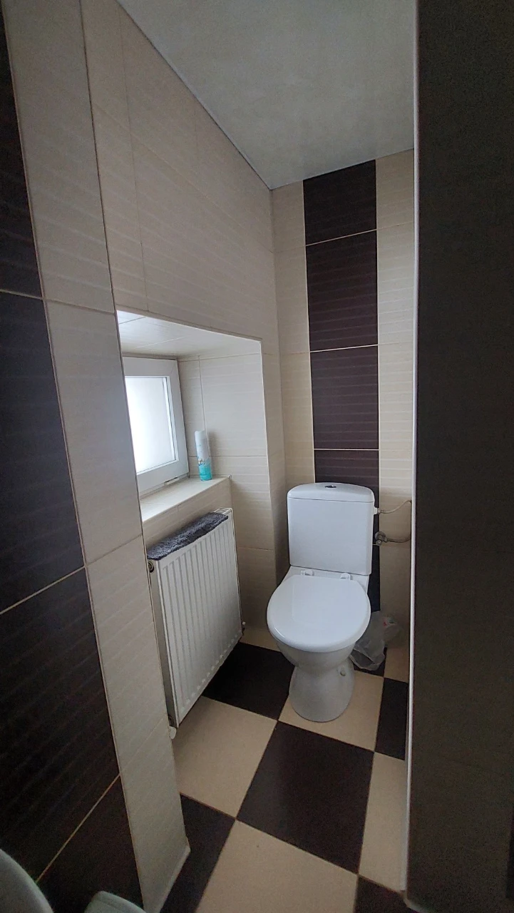 Продам 2-кімнатну квартиру. Вул.Дорошенка,12.