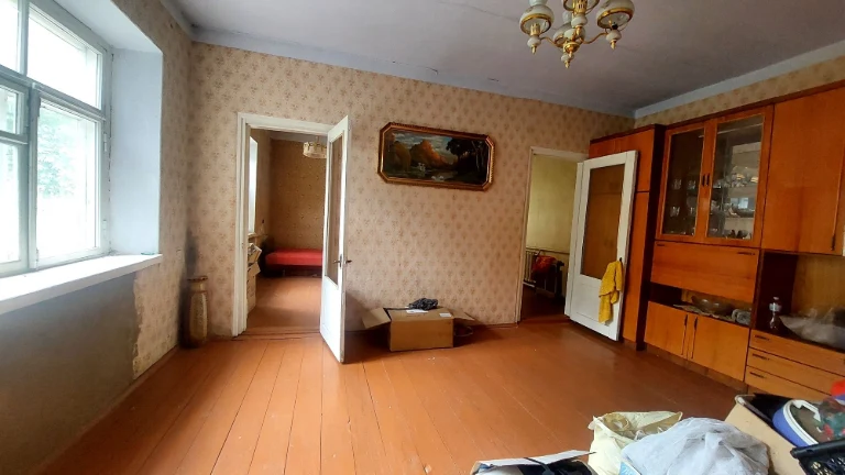 Продається 4-кімнатна квартира. Шаргородська вулиця, 46.