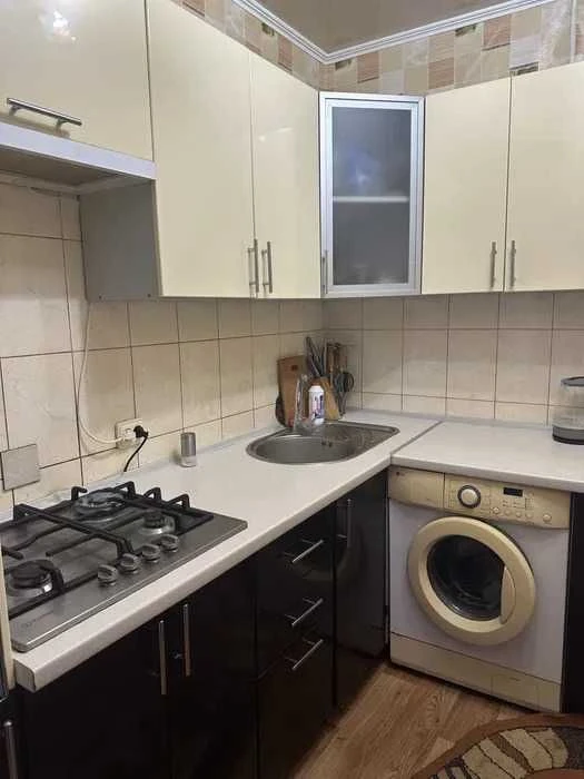 Продається 3-кімнатна квартира в самому центрі міста + гар