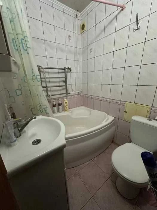 Продається 3-кімнатна квартира в самому центрі міста + гар