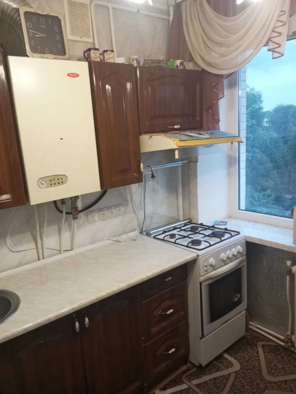 For Sale: 4-room apartment, 5 minutes to the center, renovated, everything nearby.