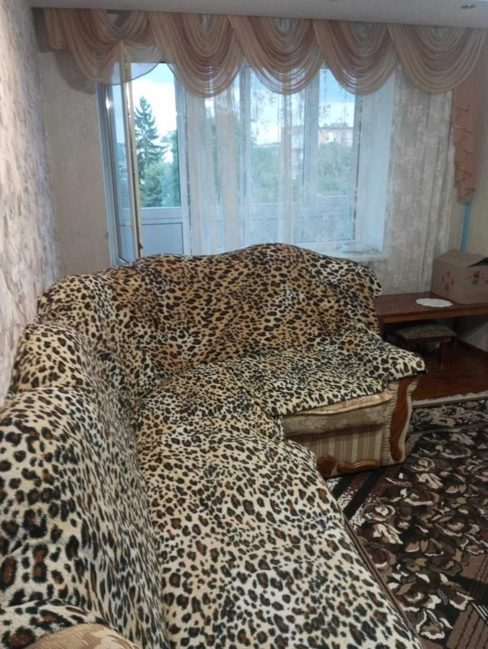 For Sale: 4-room apartment, 5 minutes to the center, renovated, everything nearby.