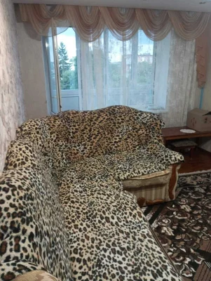 For Sale: 4-room apartment, 5 minutes to the center, renovated, everything nearby.