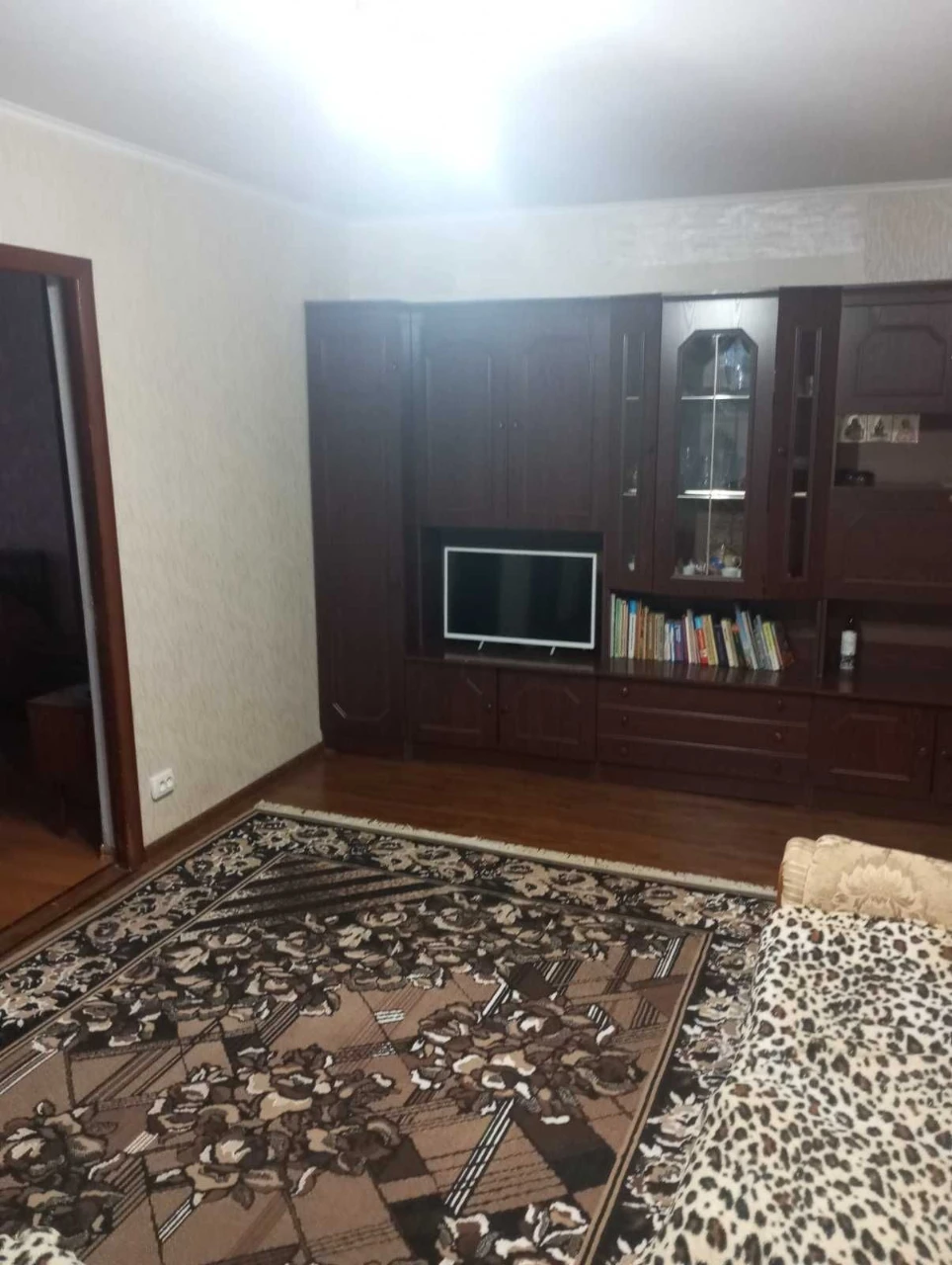 For Sale: 4-room apartment, 5 minutes to the center, renovated, everything nearby.