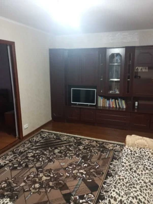 For Sale: 4-room apartment, 5 minutes to the center, renovated, everything nearby.