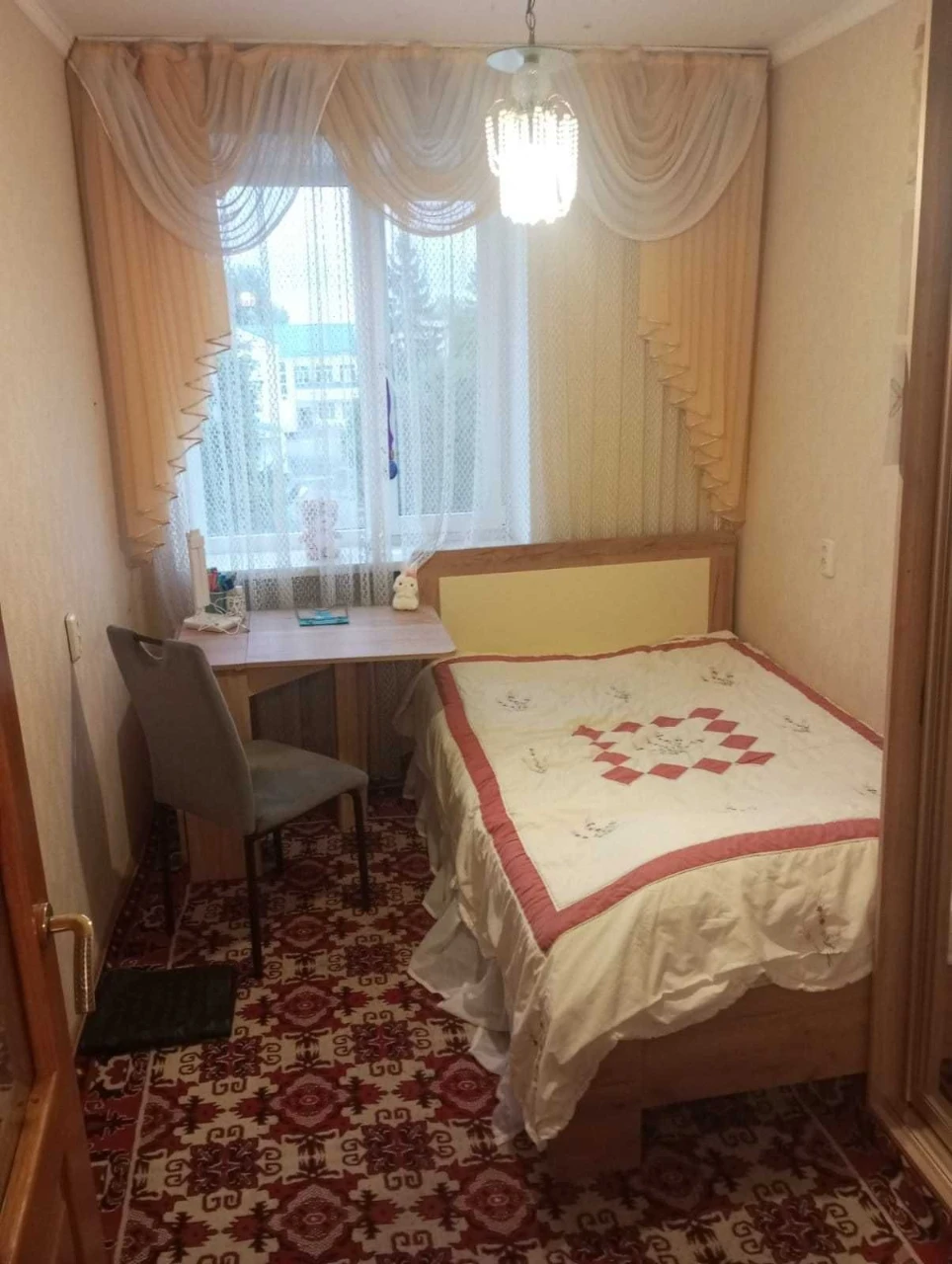 For Sale: 4-room apartment, 5 minutes to the center, renovated, everything nearby.