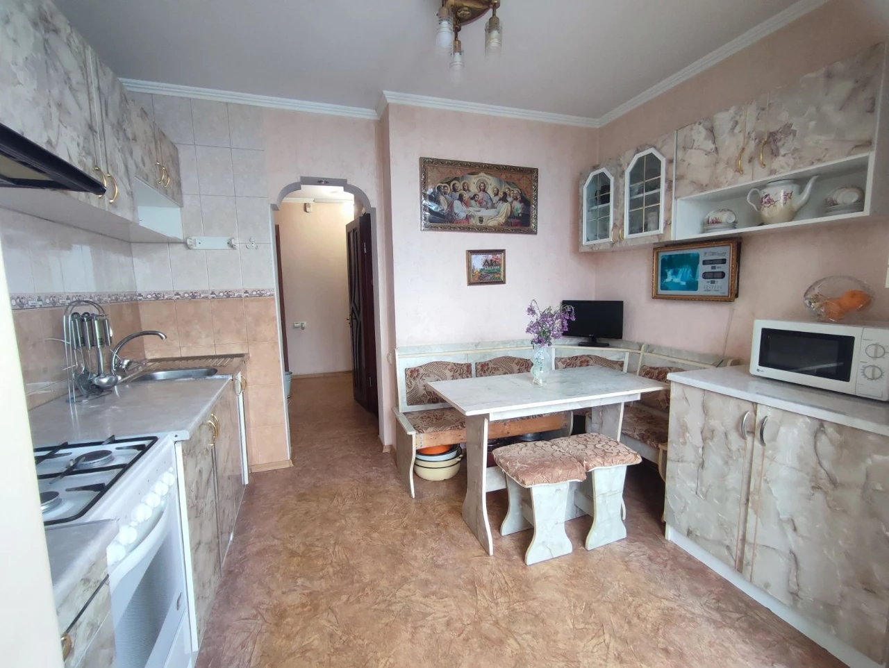 2-bedroom Apartment in the Center, Negotiable Price