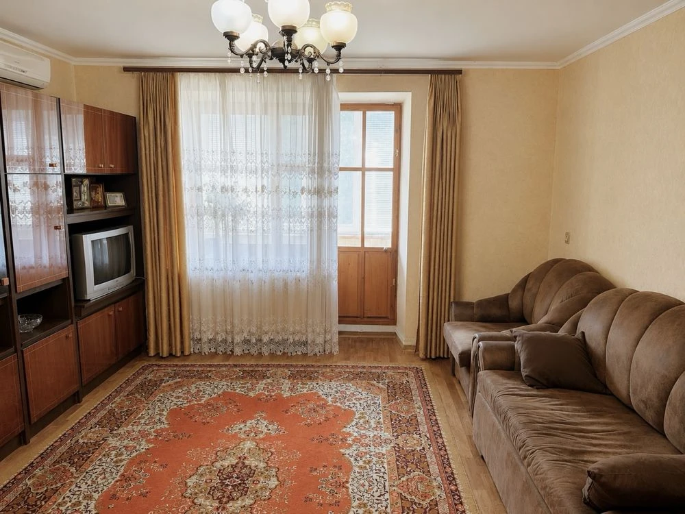 3-кімнатна квартира 71,3 м² з окремим входом, гаражем, влас