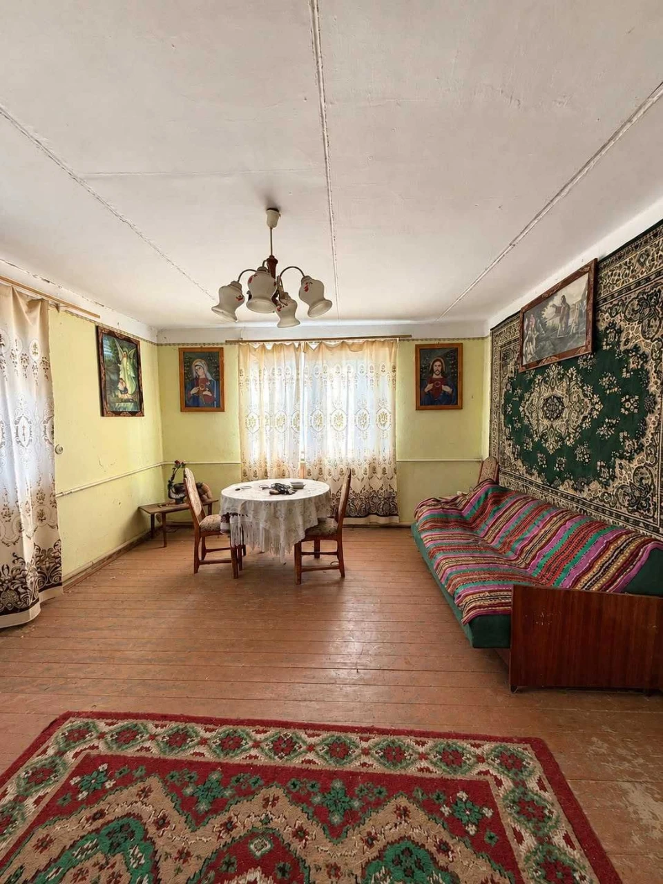 Продається 3-кімнатна квартира в с. Лучиці