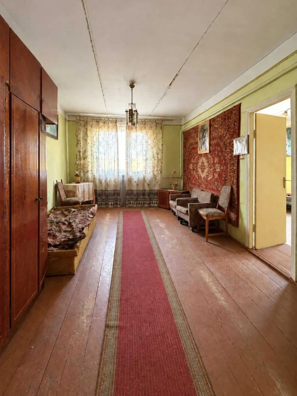Продається 3-кімнатна квартира в с. Лучиці