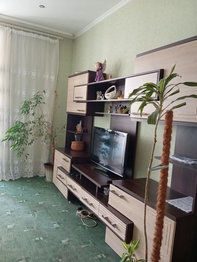 Urgent sale of a 3-room apartment in Gorohiv!