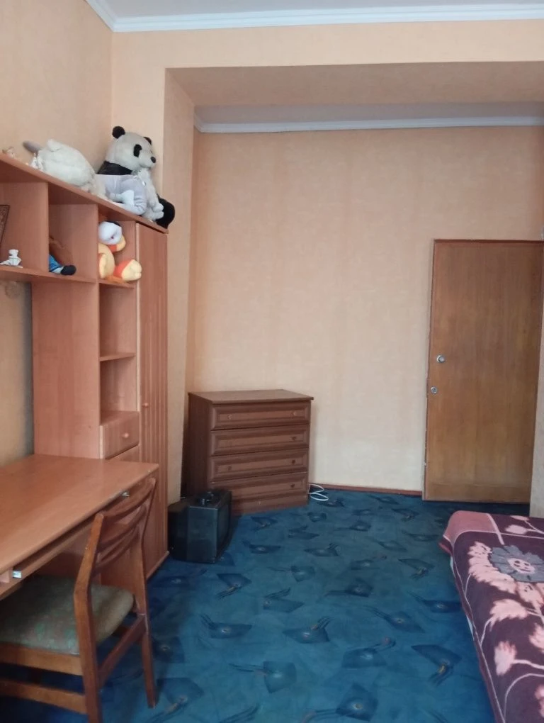 Urgent sale of a 3-room apartment in Gorohiv!