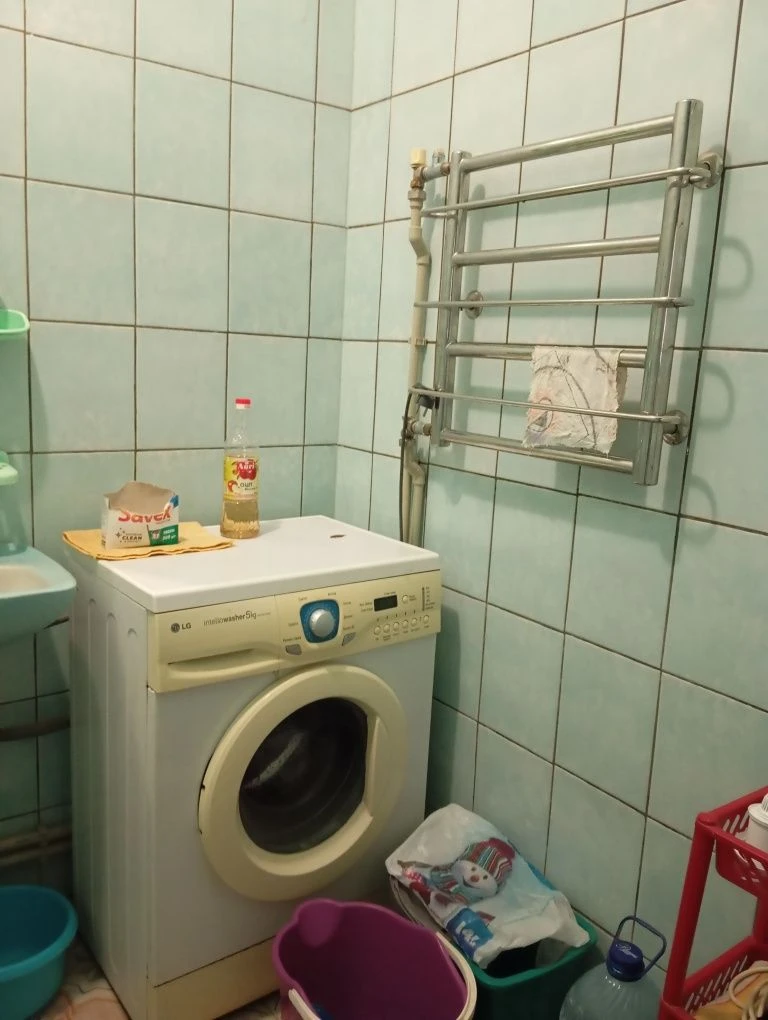 Urgent sale of a 3-room apartment in Gorohiv!