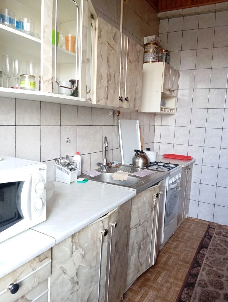 Urgent sale of a 3-room apartment in Gorohiv!