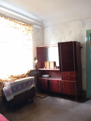 Продам 2 кім .кВ.під ремонт в 6 км.від м.Горохів !