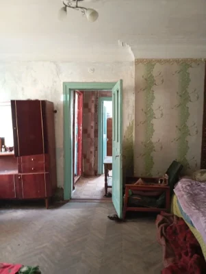 Продам 2 кім .кВ.під ремонт в 6 км.від м.Горохів !
