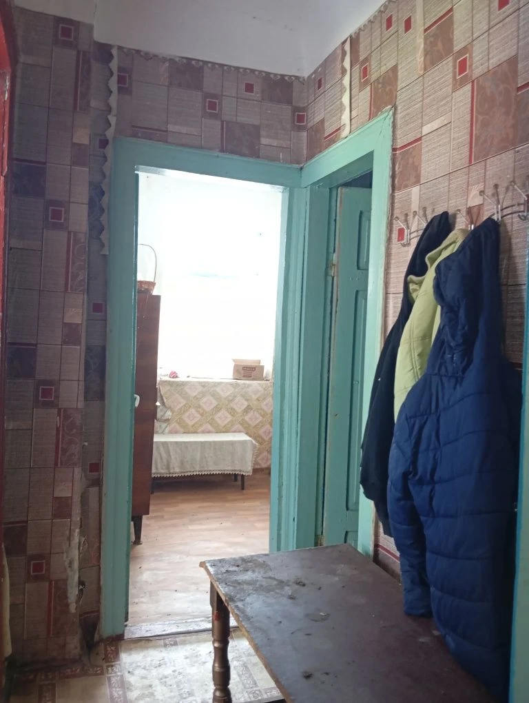 Продам 2 кім .кВ.під ремонт в 6 км.від м.Горохів !