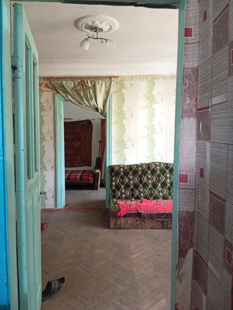 Продам 2 кім .кВ.під ремонт в 6 км.від м.Горохів !