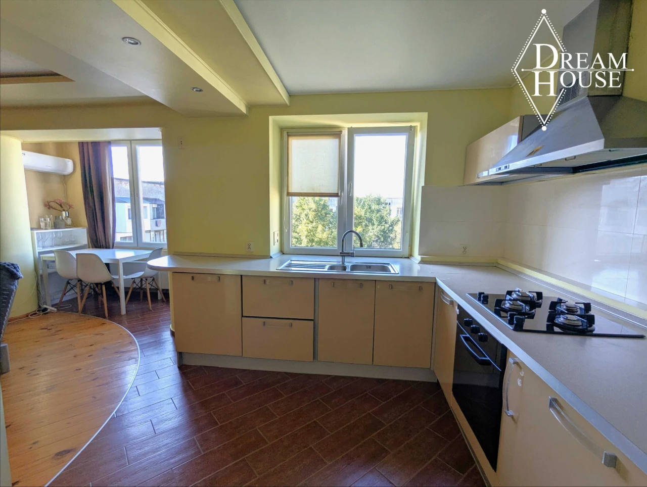 For Sale: 3-bedroom apartment with individual heating on street