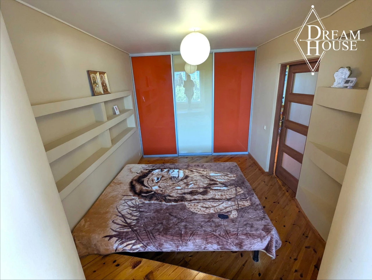 For Sale: 3-bedroom apartment with individual heating on street
