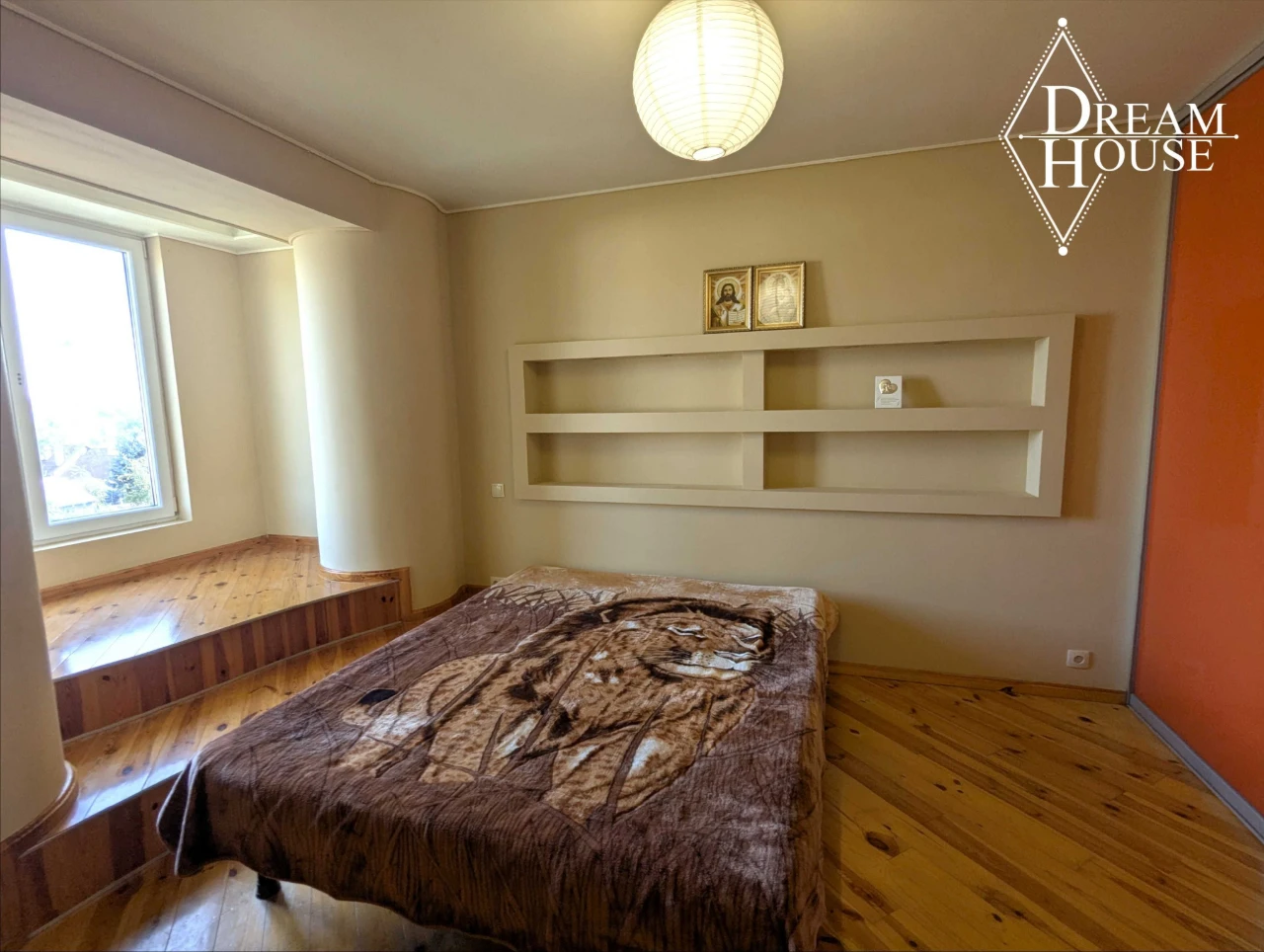For Sale: 3-bedroom apartment with individual heating on street