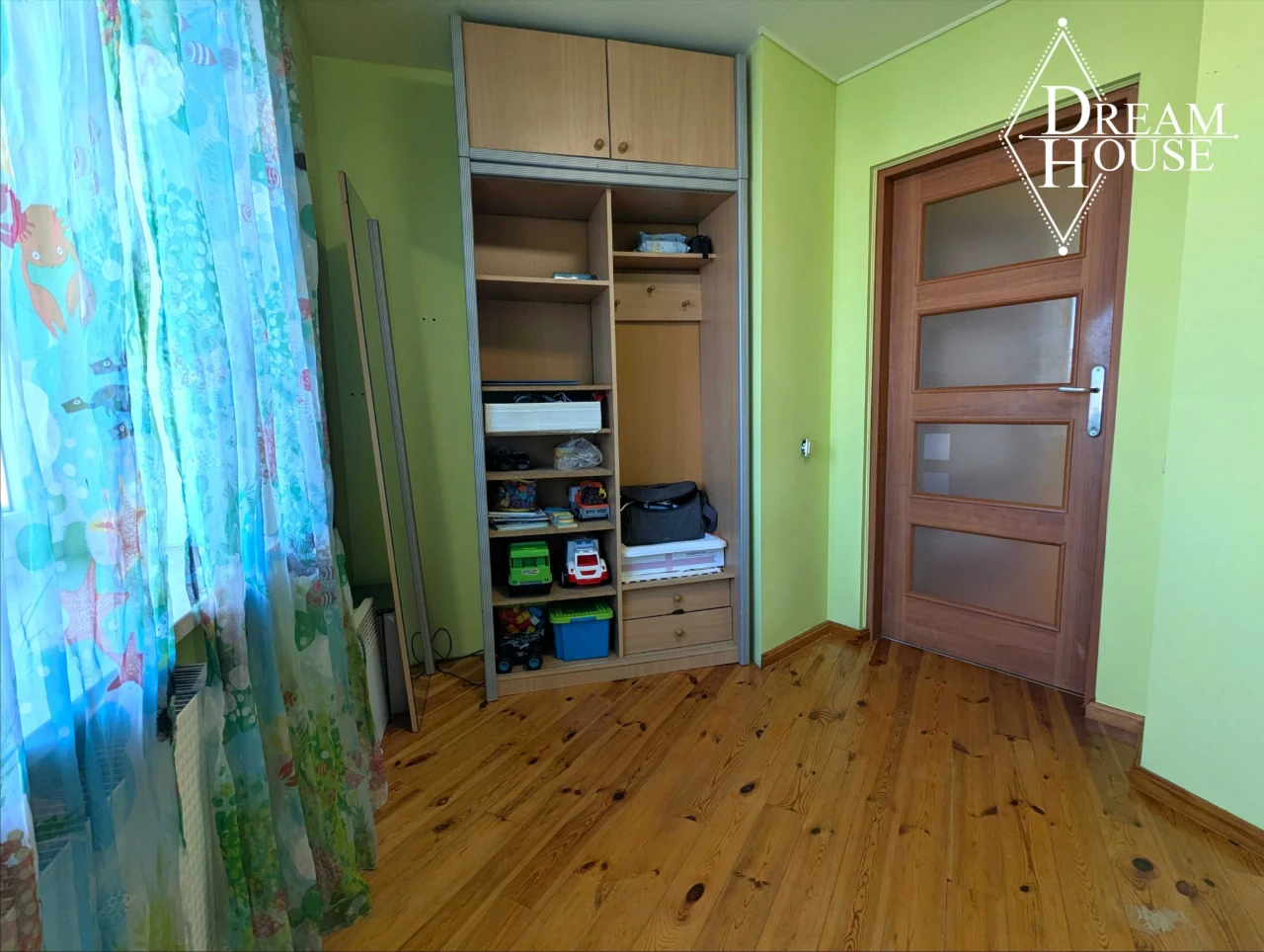 For Sale: 3-bedroom apartment with individual heating on street