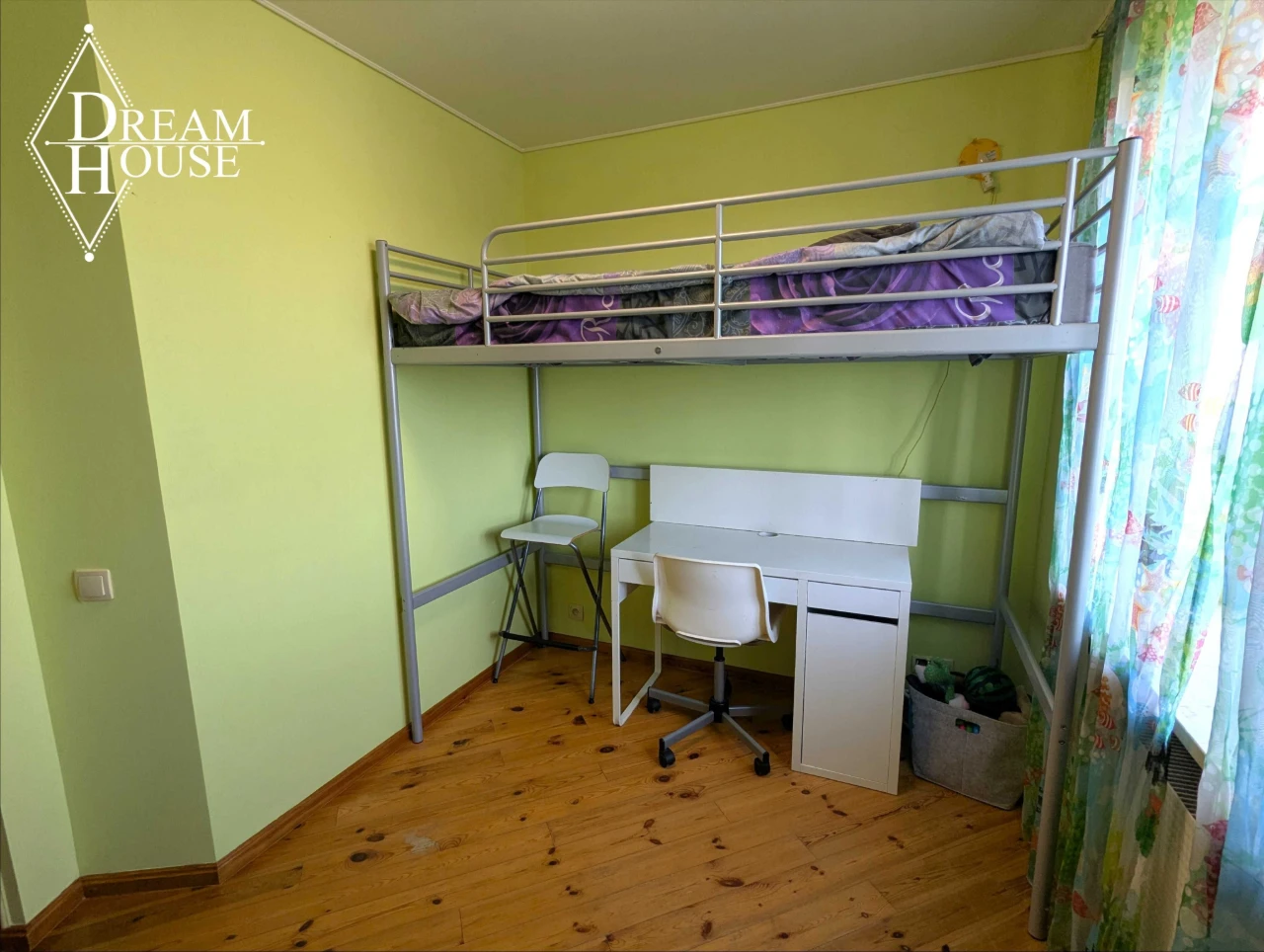 For Sale: 3-bedroom apartment with individual heating on street