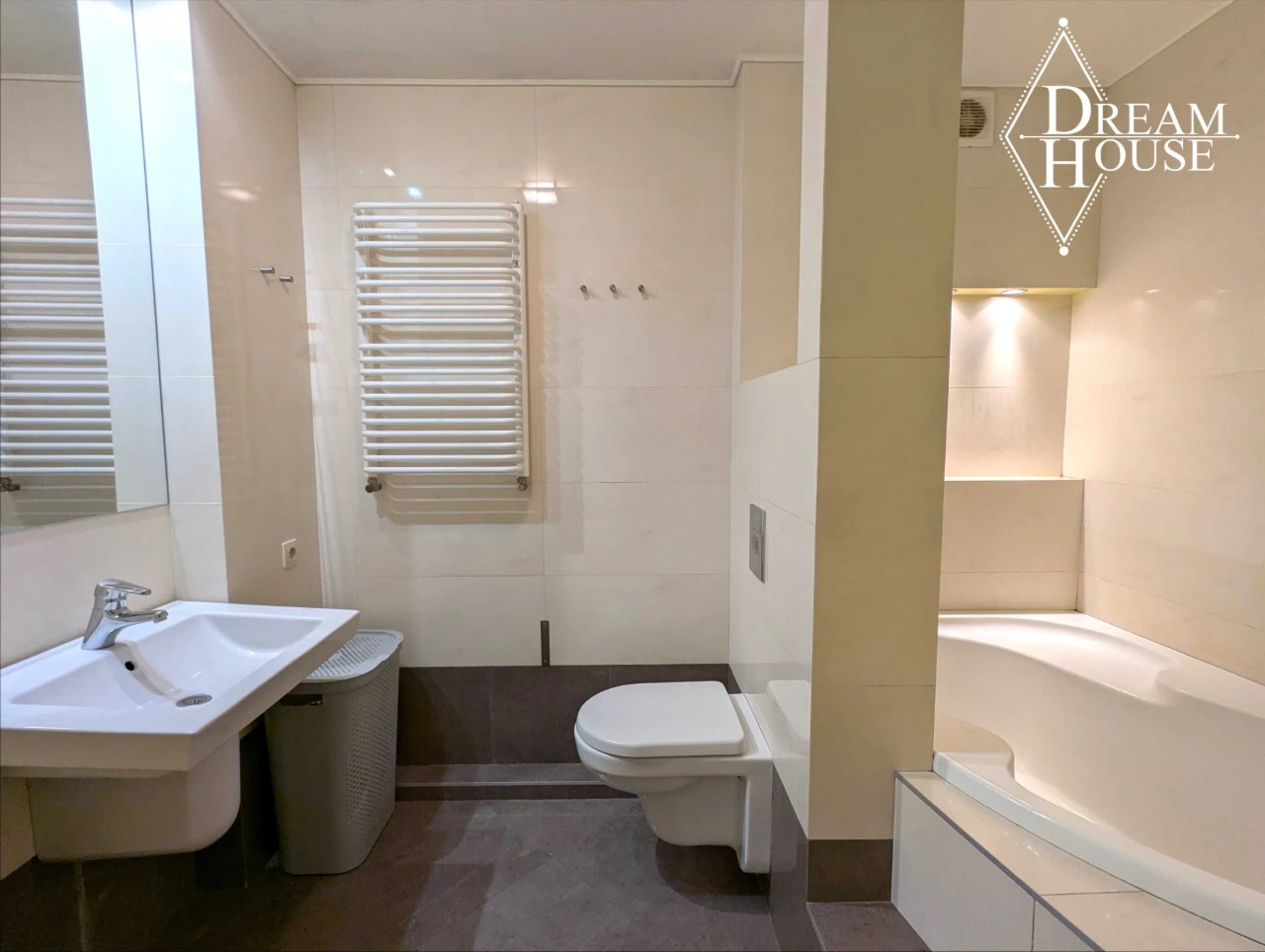 For Sale: 3-bedroom apartment with individual heating on street