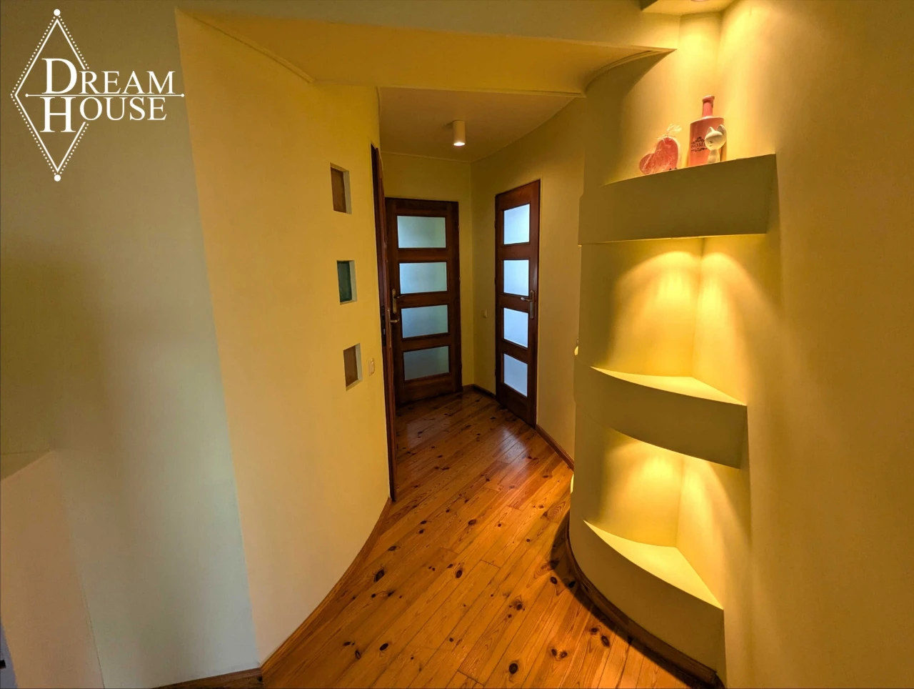 For Sale: 3-bedroom apartment with individual heating on street