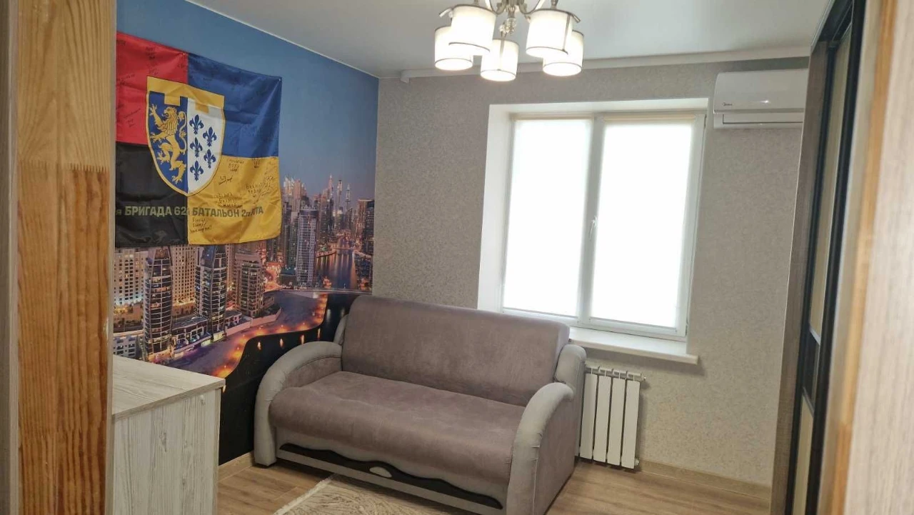 Продається трикімнатна квартира