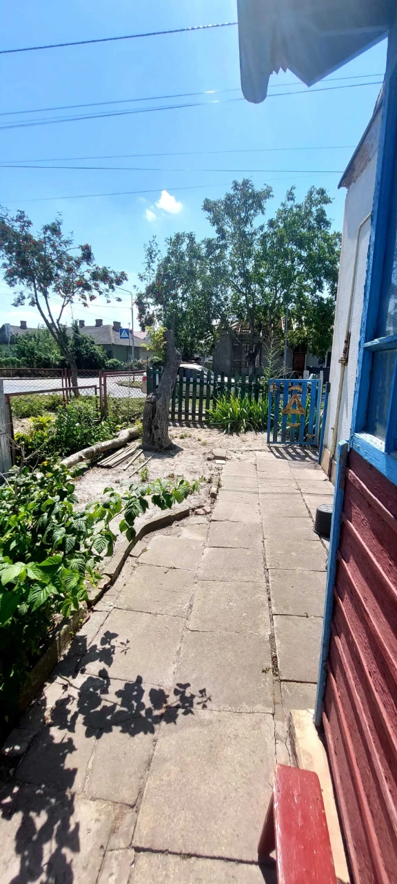 Apartment for sale with land