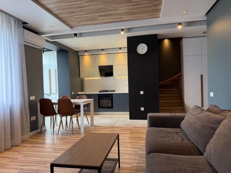 3 bedroom apartment in residential new building with quality renovation