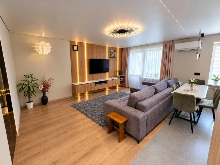 4-room Studio Apartment with Designer Renovation