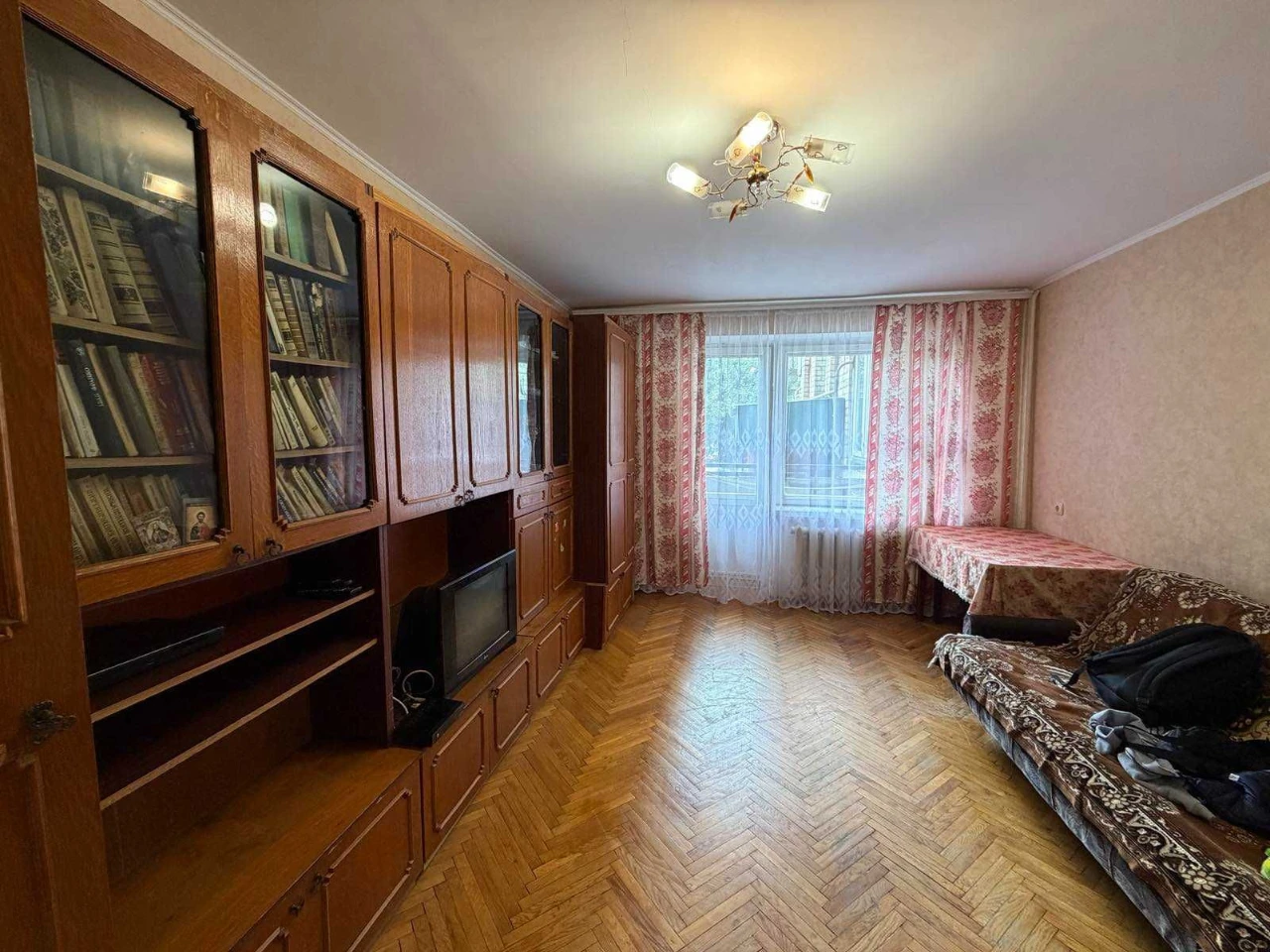Продаж 2-кімнатній квартири на вул. Садовій