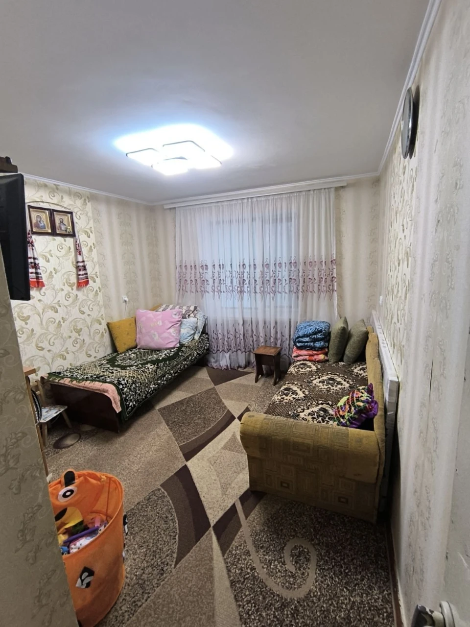 Продається 2-х кімнатна квартира в смт.Люблинець