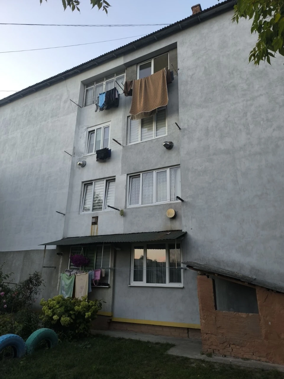 Продається 2-х кімнатна квартира в смт.Люблинець