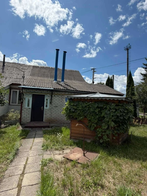 Sale of a 3-room apartment in the city center with a private yard and garage