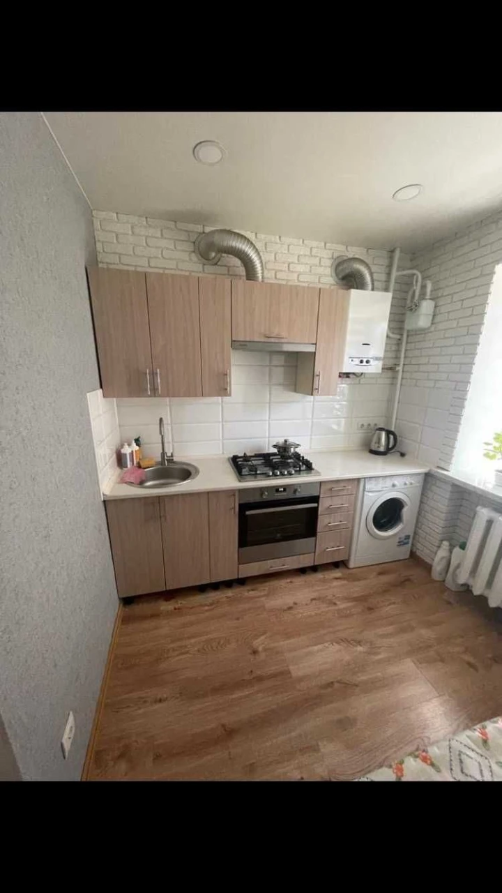 Продается двухкомнатная квартира, можно под коммерцию