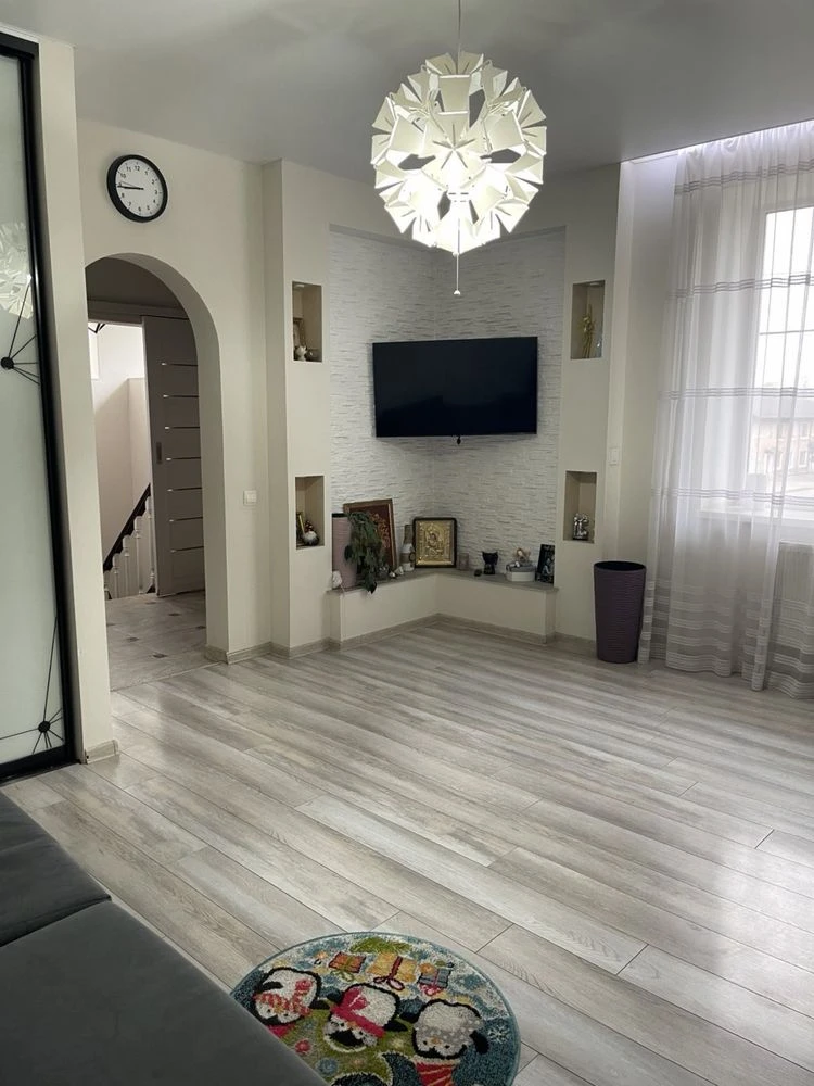 For sale, 2-bedroom apartment 57 sq m in the city center, Independence Street