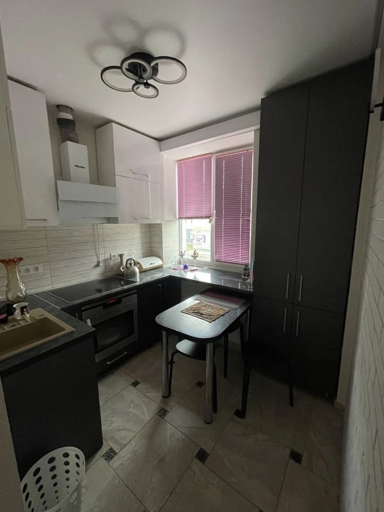 For sale, 2-bedroom apartment 57 sq m in the city center, Independence Street