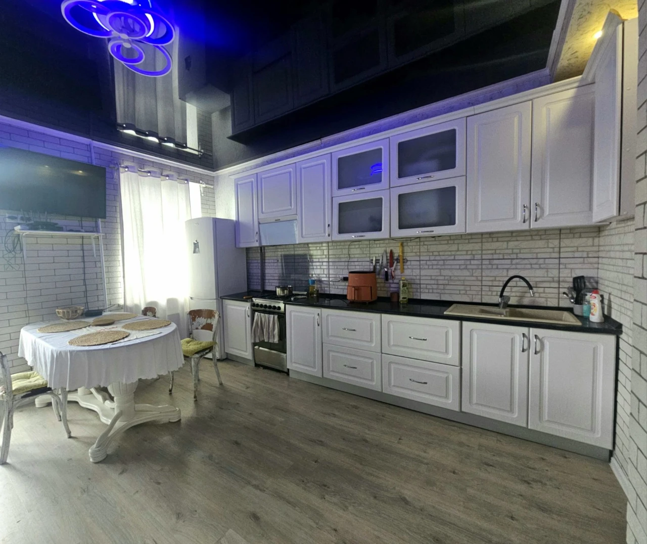 3-room apartment for sale, renovated, in the city center